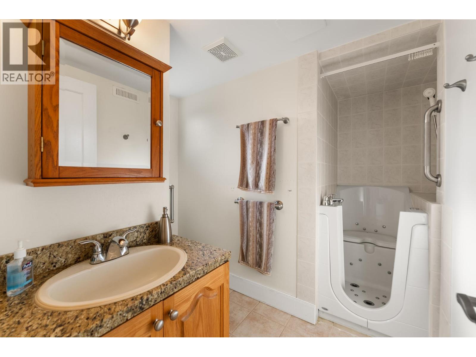 3360 Springthorne Crescent, Richmond, British Columbia  V7E 1Z7 - Photo 28 - R3068933