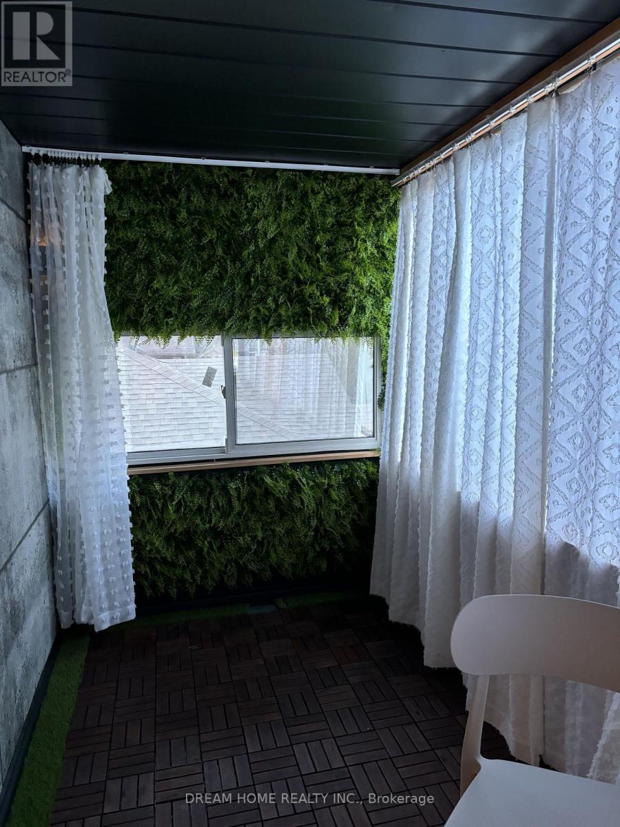 Upper - 160 Olde Bayview Avenue, Richmond Hill, Ontario  L4E 3C6 - Photo 14 - N12563954