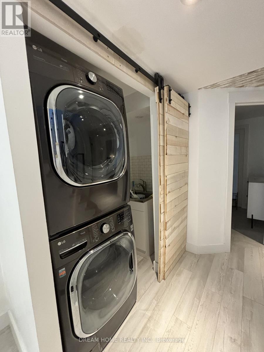 Upper - 160 Olde Bayview Avenue, Richmond Hill, Ontario  L4E 3C6 - Photo 16 - N12563954