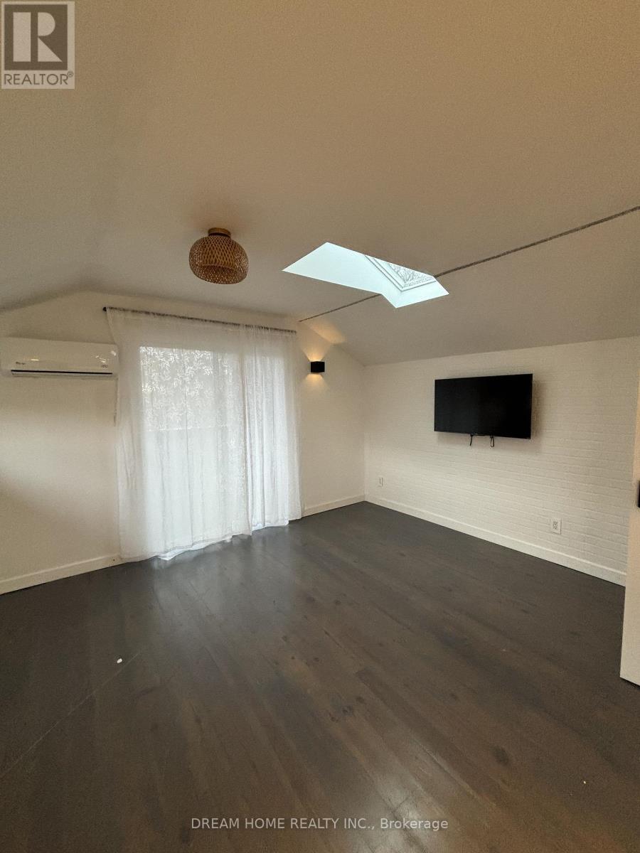 Upper - 160 Olde Bayview Avenue, Richmond Hill, Ontario  L4E 3C6 - Photo 18 - N12563954