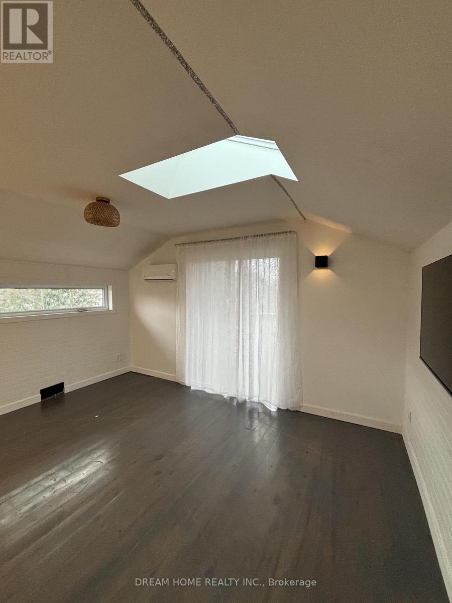 Upper - 160 Olde Bayview Avenue, Richmond Hill, Ontario  L4E 3C6 - Photo 19 - N12563954