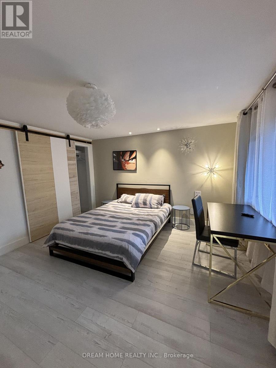 Upper - 160 Olde Bayview Avenue, Richmond Hill, Ontario  L4E 3C6 - Photo 6 - N12563954