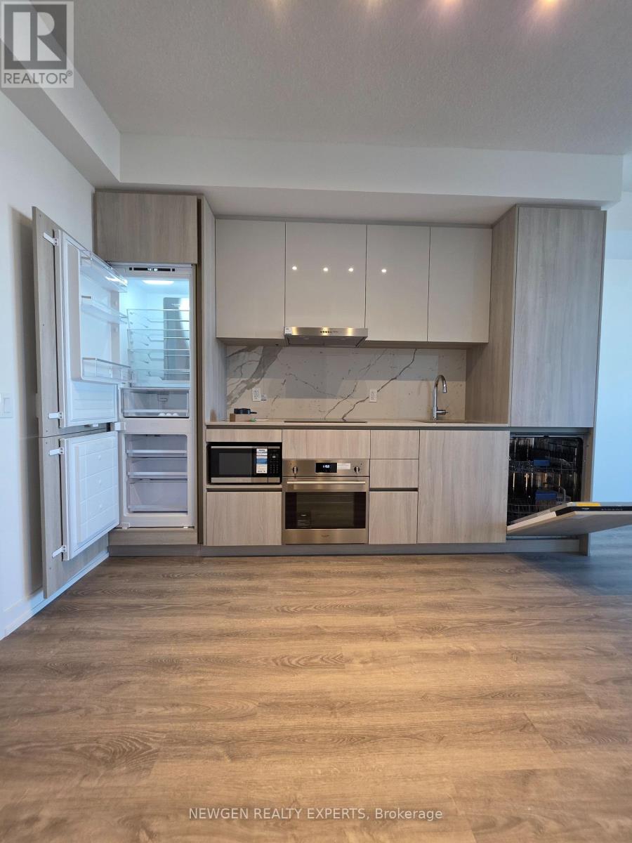 1805 - 8 Interchange Way, Vaughan, Ontario  L4K 5Z7 - Photo 5 - N12562380