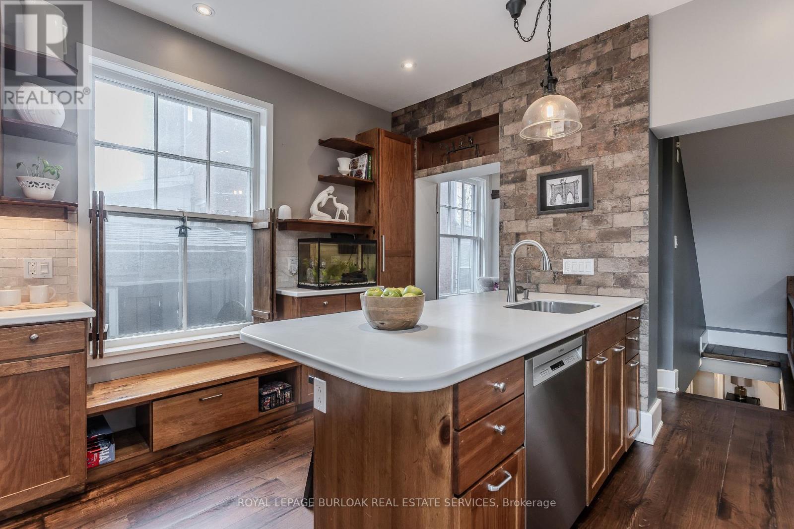 2154 Caroline Street, Burlington, Ontario  L7R 1M1 - Photo 14 - W12563564