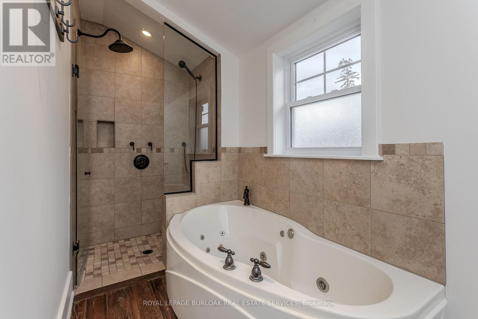 2154 Caroline Street, Burlington, Ontario  L7R 1M1 - Photo 24 - W12563564