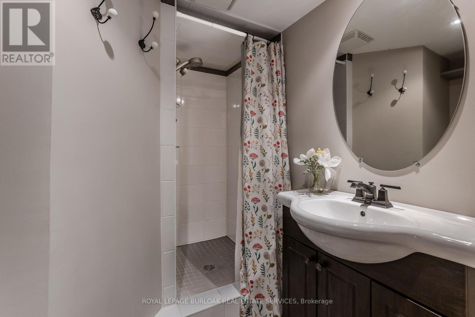 2154 Caroline Street, Burlington, Ontario  L7R 1M1 - Photo 31 - W12563564