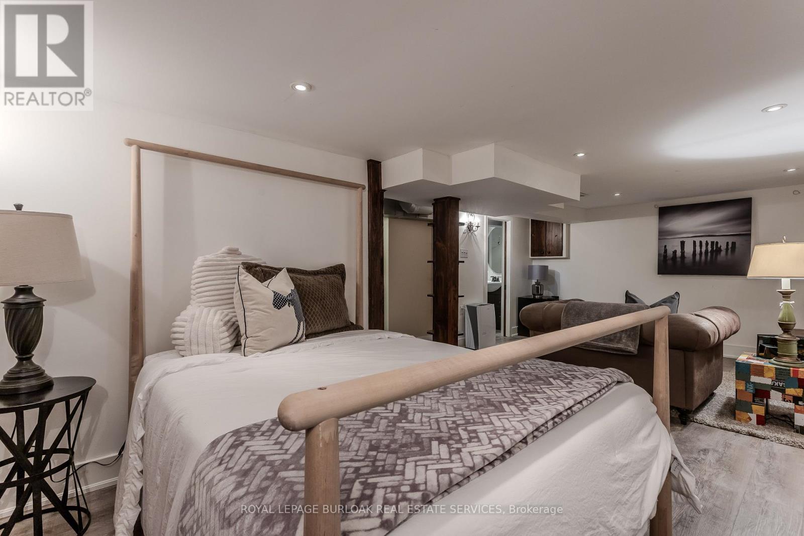 2154 Caroline Street, Burlington, Ontario  L7R 1M1 - Photo 30 - W12563564