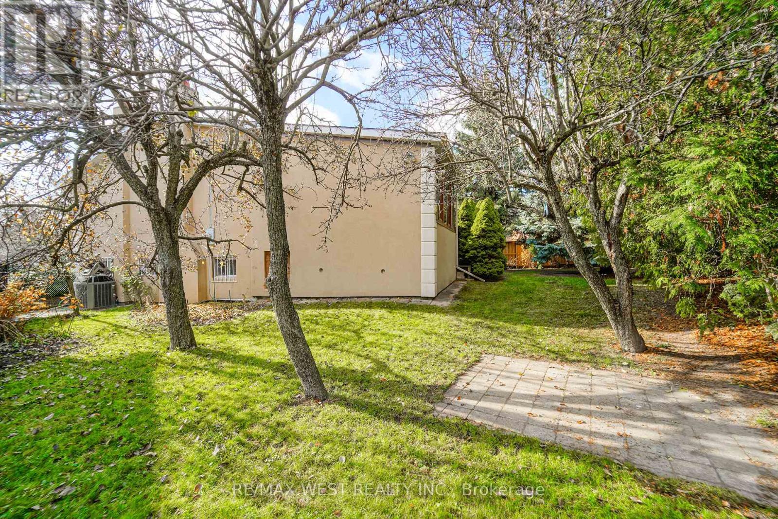 17 Clay Court, Toronto, Ontario  M9A 4S2 - Photo 19 - W12563852