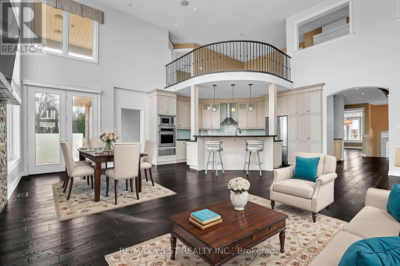 77 Waterview Road, Wasaga Beach, Ontario  L9Z 0E9 - Photo 3 - S12563946