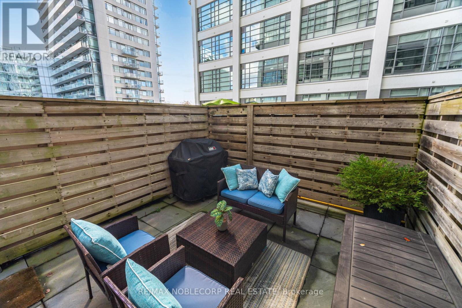 228 - 637 Lake Shore Boulevard W, Toronto, Ontario M5V 3J6 - Photo 1 - C12563486