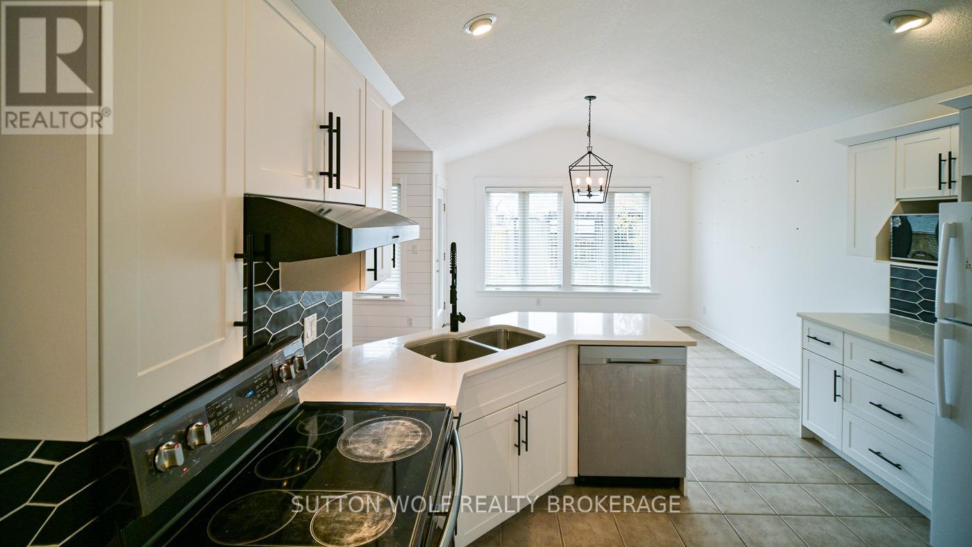 501 Darcy Drive, Strathroy-Caradoc, Ontario N7G 4K9 - Photo 10 - X12551348