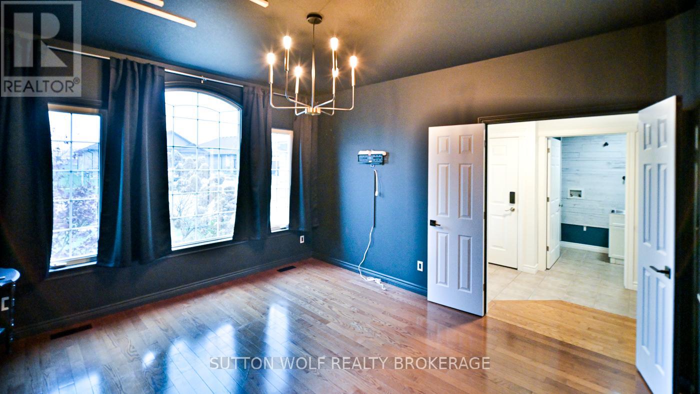 501 Darcy Drive, Strathroy-Caradoc, Ontario N7G 4K9 - Photo 15 - X12551348