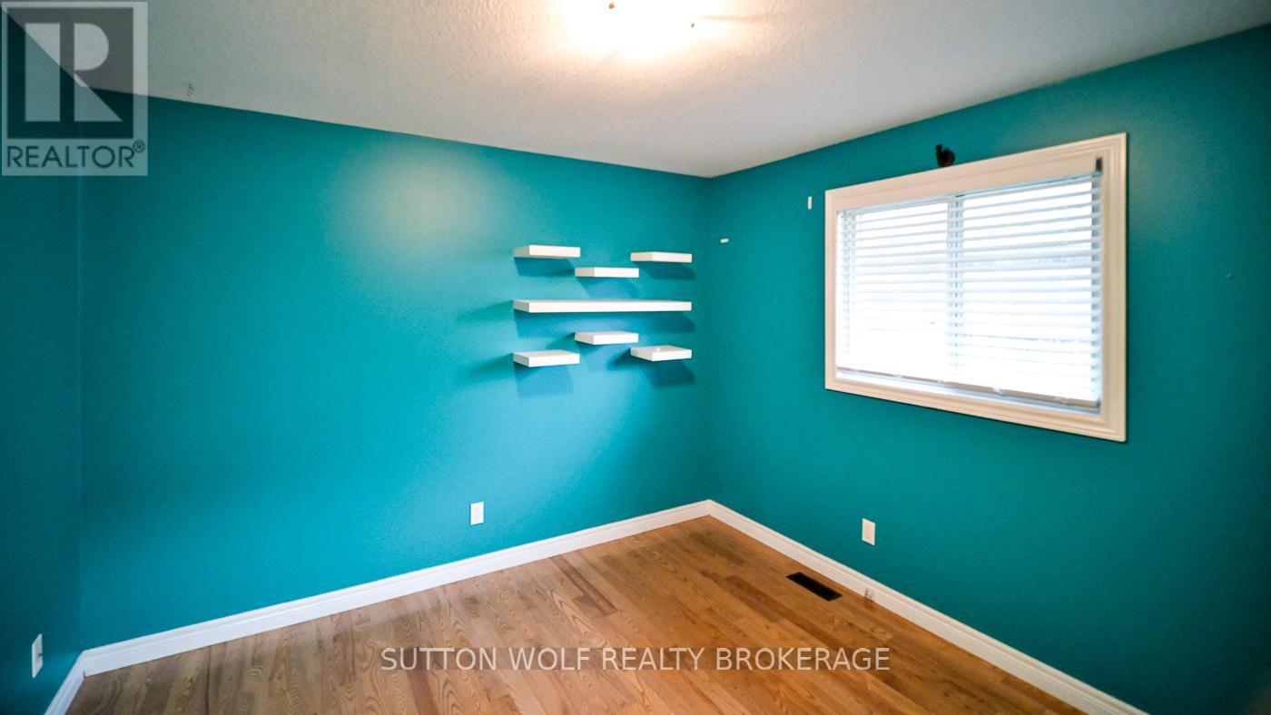 501 Darcy Drive, Strathroy-Caradoc, Ontario N7G 4K9 - Photo 21 - X12551348