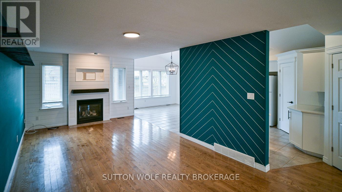 501 Darcy Drive, Strathroy-Caradoc, Ontario N7G 4K9 - Photo 3 - X12551348