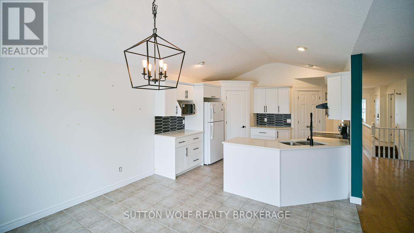 501 Darcy Drive, Strathroy-Caradoc, Ontario N7G 4K9 - Photo 6 - X12551348