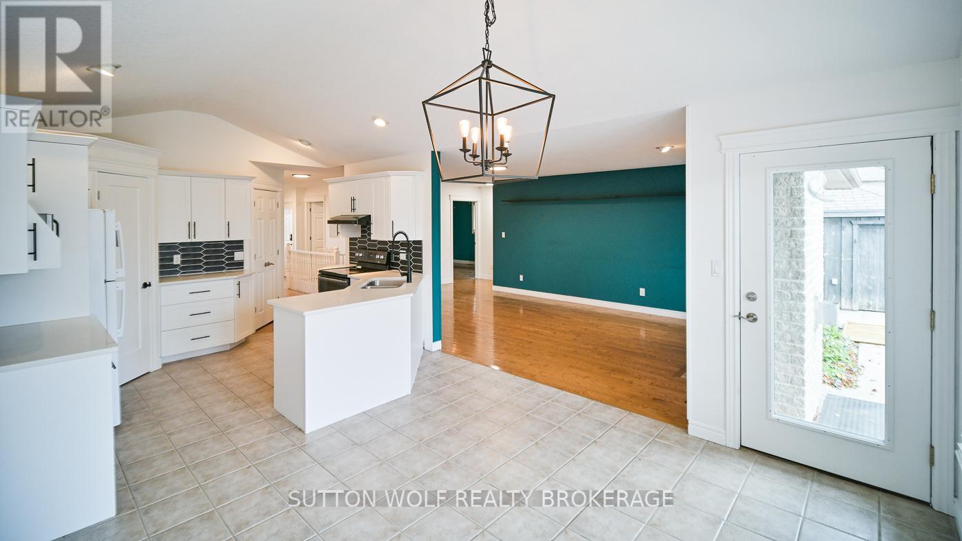 501 Darcy Drive, Strathroy-Caradoc, Ontario N7G 4K9 - Photo 7 - X12551348