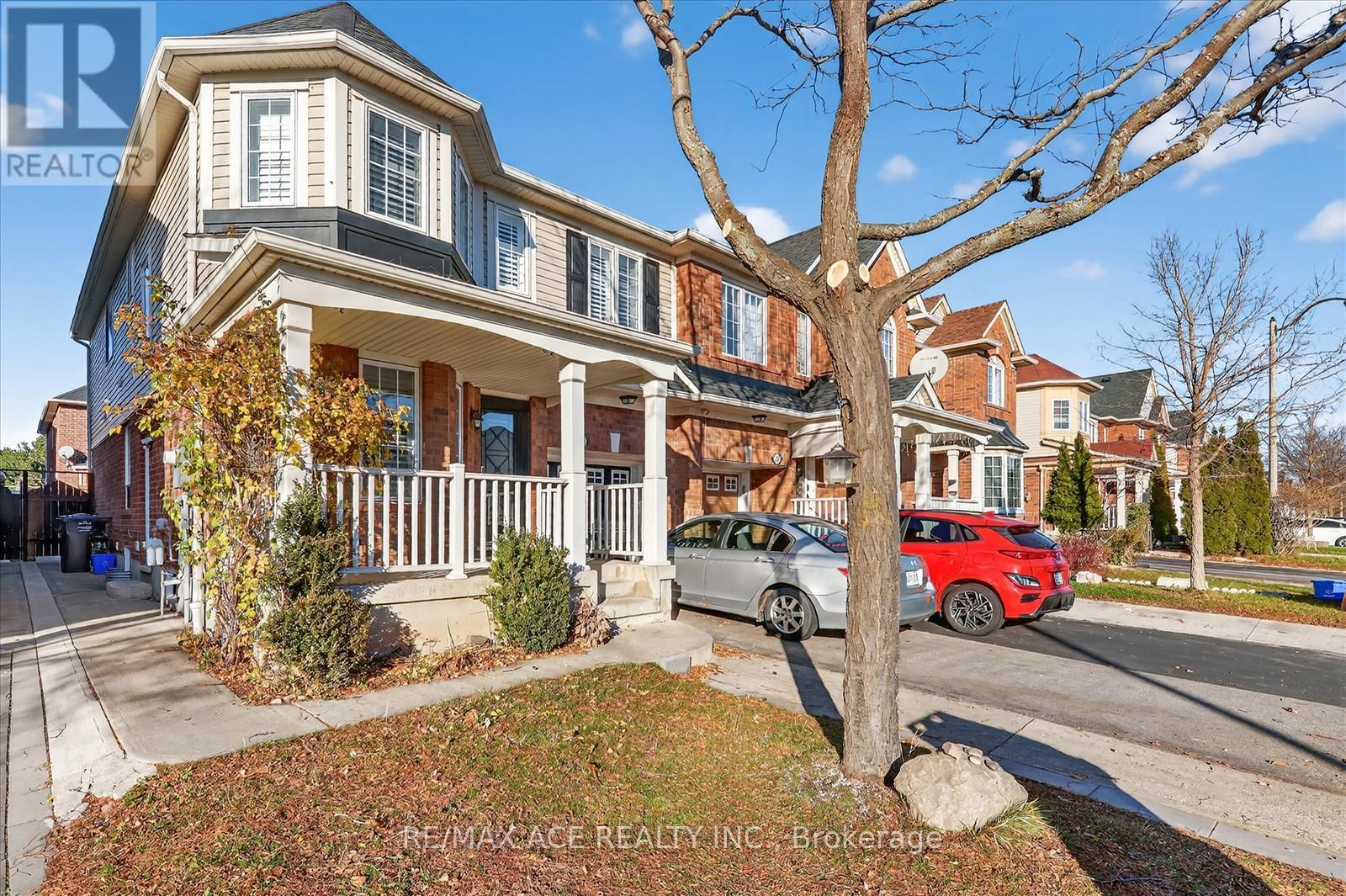 20 Ponymeadow Way, Brampton, Ontario  L6X 0M3 - Photo 3 - W12514750