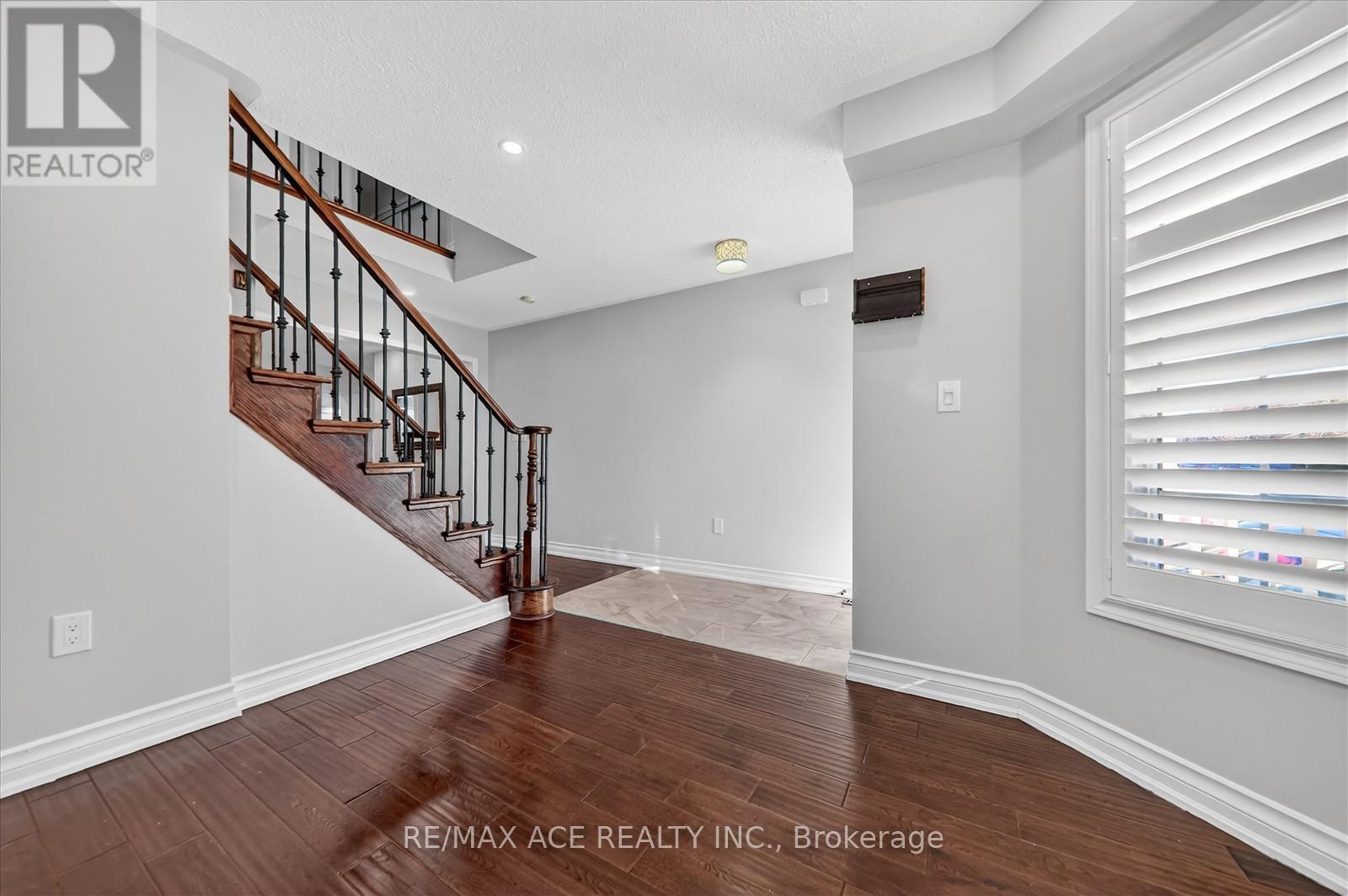 20 Ponymeadow Way, Brampton, Ontario  L6X 0M3 - Photo 7 - W12514750