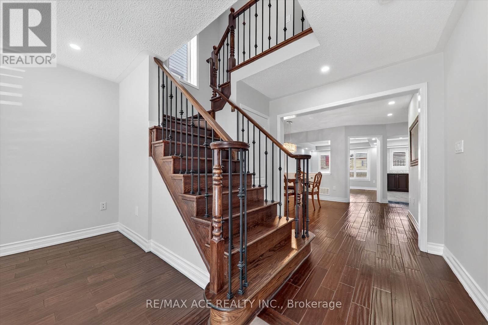 20 Ponymeadow Way, Brampton, Ontario  L6X 0M3 - Photo 9 - W12514750