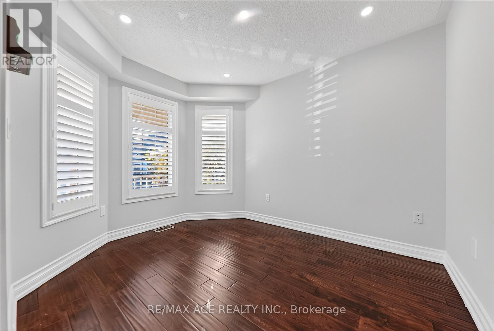 20 Ponymeadow Way, Brampton, Ontario  L6X 0M3 - Photo 6 - W12514750