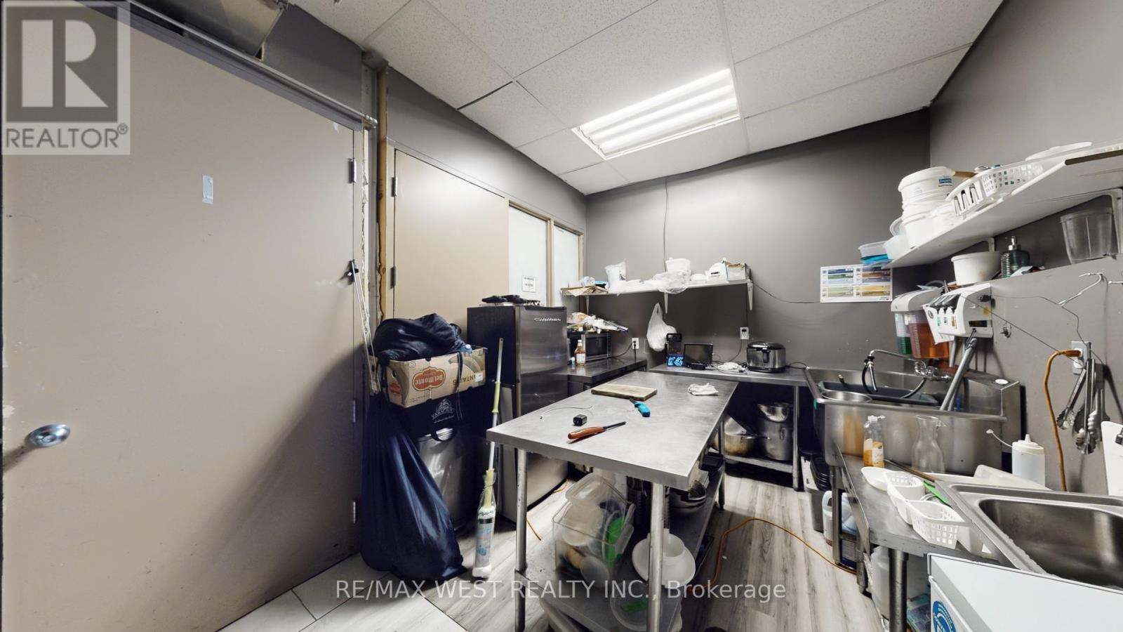 901 Jane Street, Toronto, Ontario  M6N 4C6 - Photo 13 - W12560310