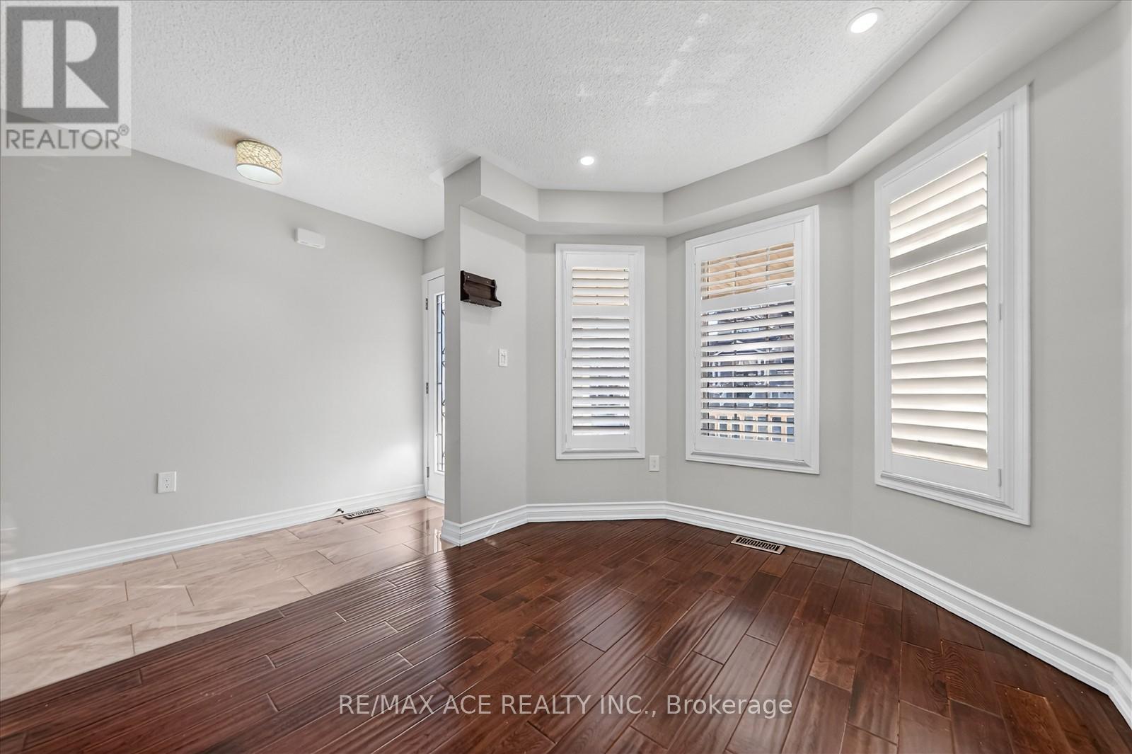 20 Ponymeadow Way, Brampton, Ontario  L6X 0M3 - Photo 8 - W12514750