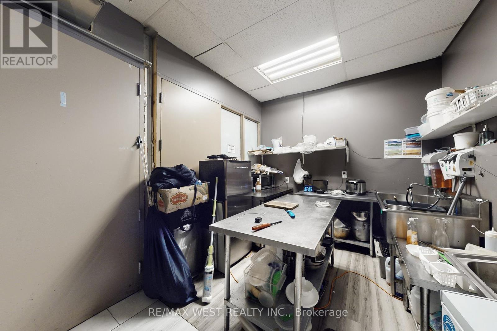 901 Jane Street, Toronto, Ontario  M6N 4C6 - Photo 17 - W12560310