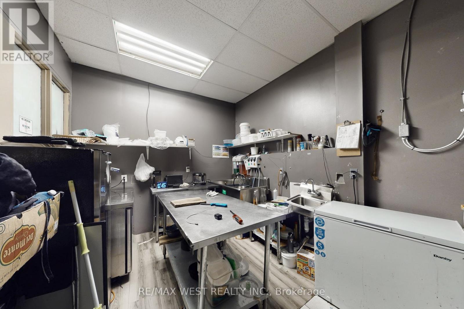 901 Jane Street, Toronto, Ontario  M6N 4C6 - Photo 18 - W12560310