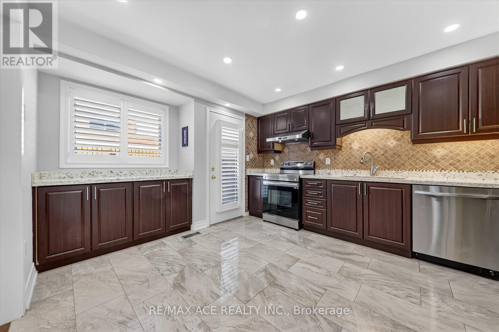 20 Ponymeadow Way, Brampton, Ontario  L6X 0M3 - Photo 16 - W12514750