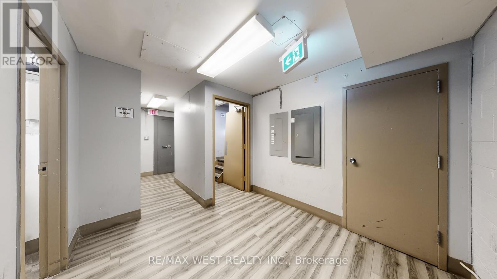 901 Jane Street, Toronto, Ontario  M6N 4C6 - Photo 6 - W12560310