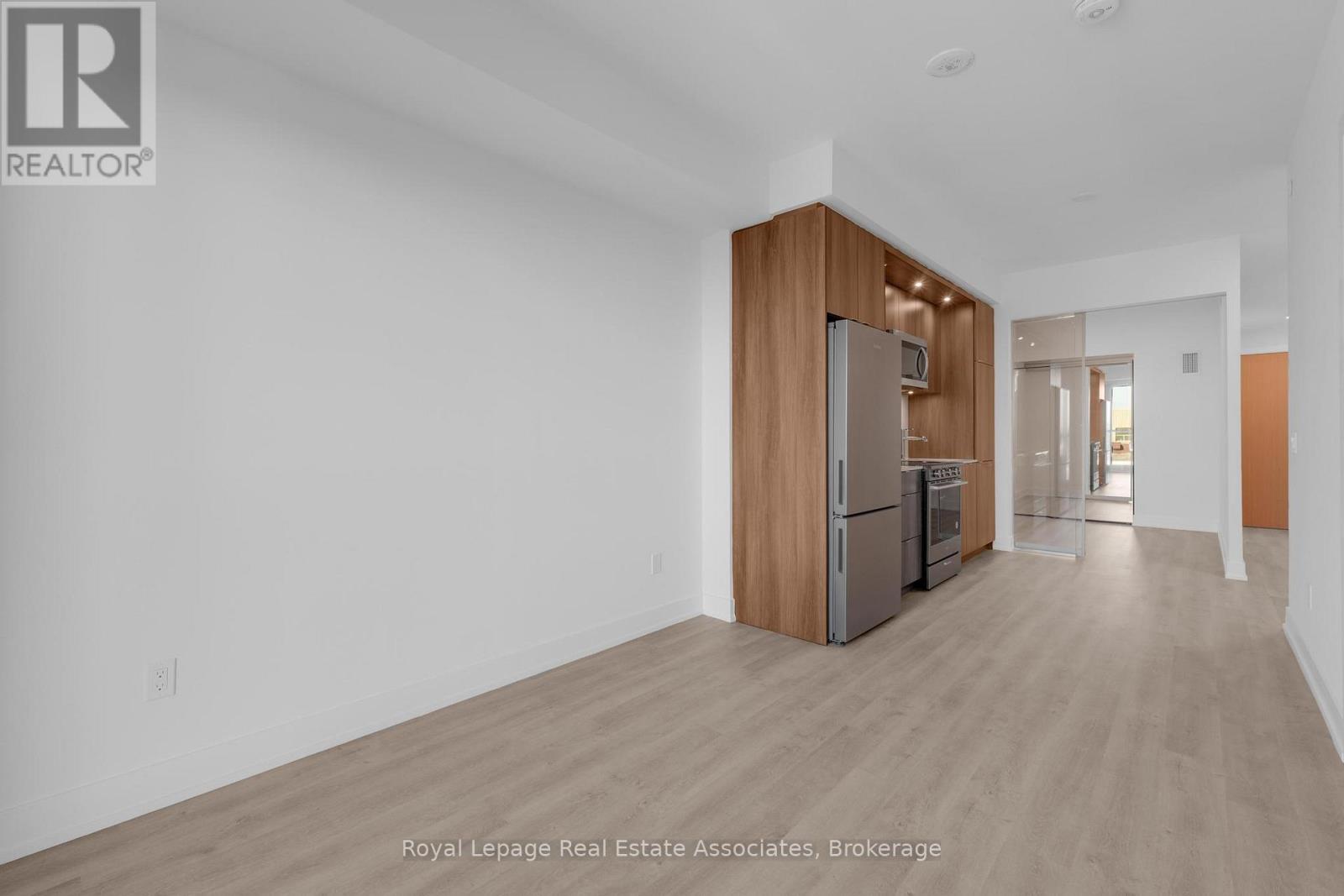 802 - 60 Central Park Roadway, Toronto, Ontario  M9A 3K1 - Photo 11 - W12563966