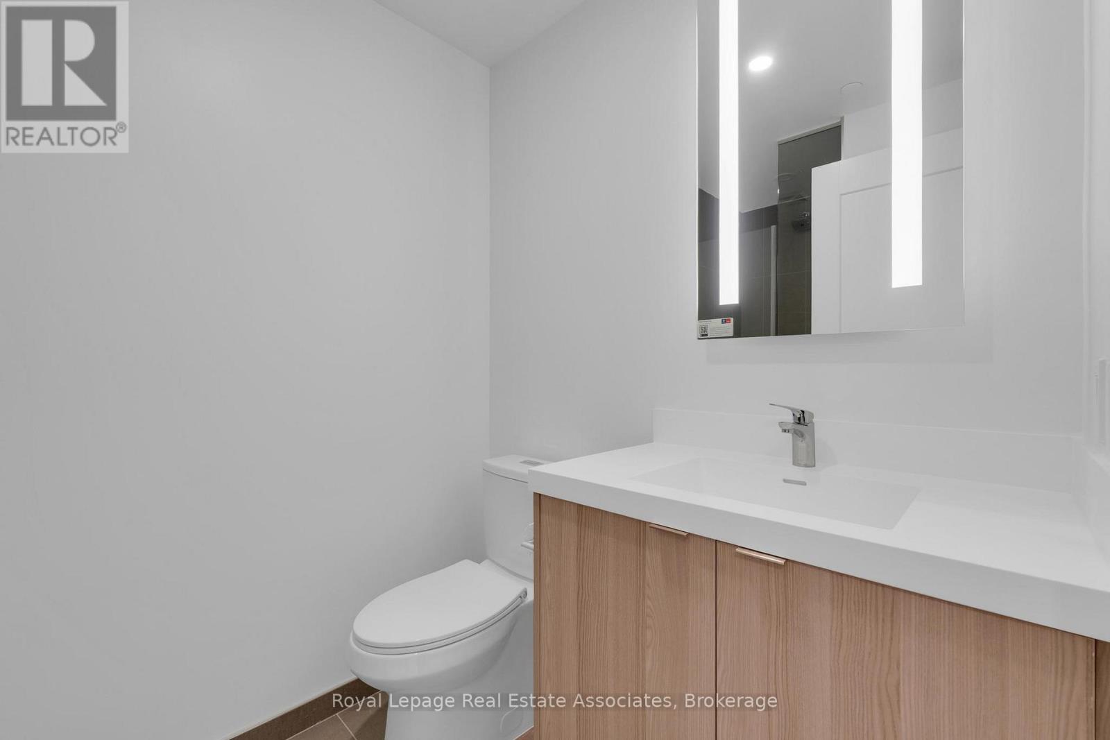 802 - 60 Central Park Roadway, Toronto, Ontario  M9A 3K1 - Photo 16 - W12563966