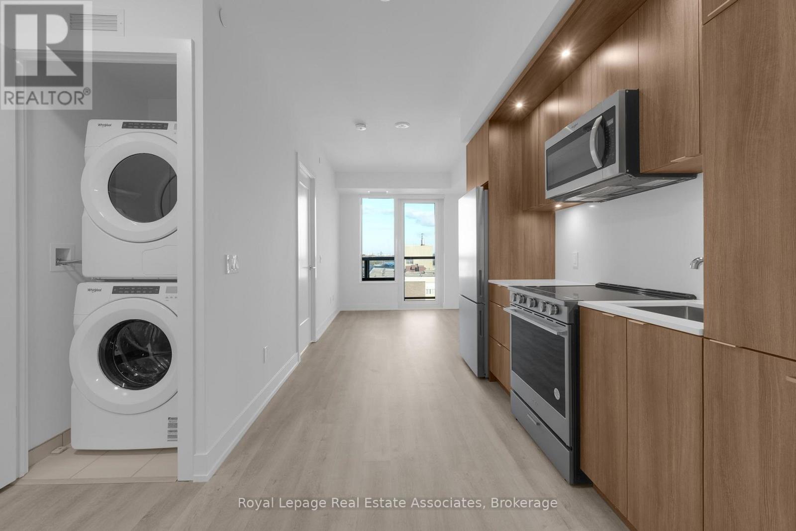 802 - 60 Central Park Roadway, Toronto, Ontario  M9A 3K1 - Photo 2 - W12563966