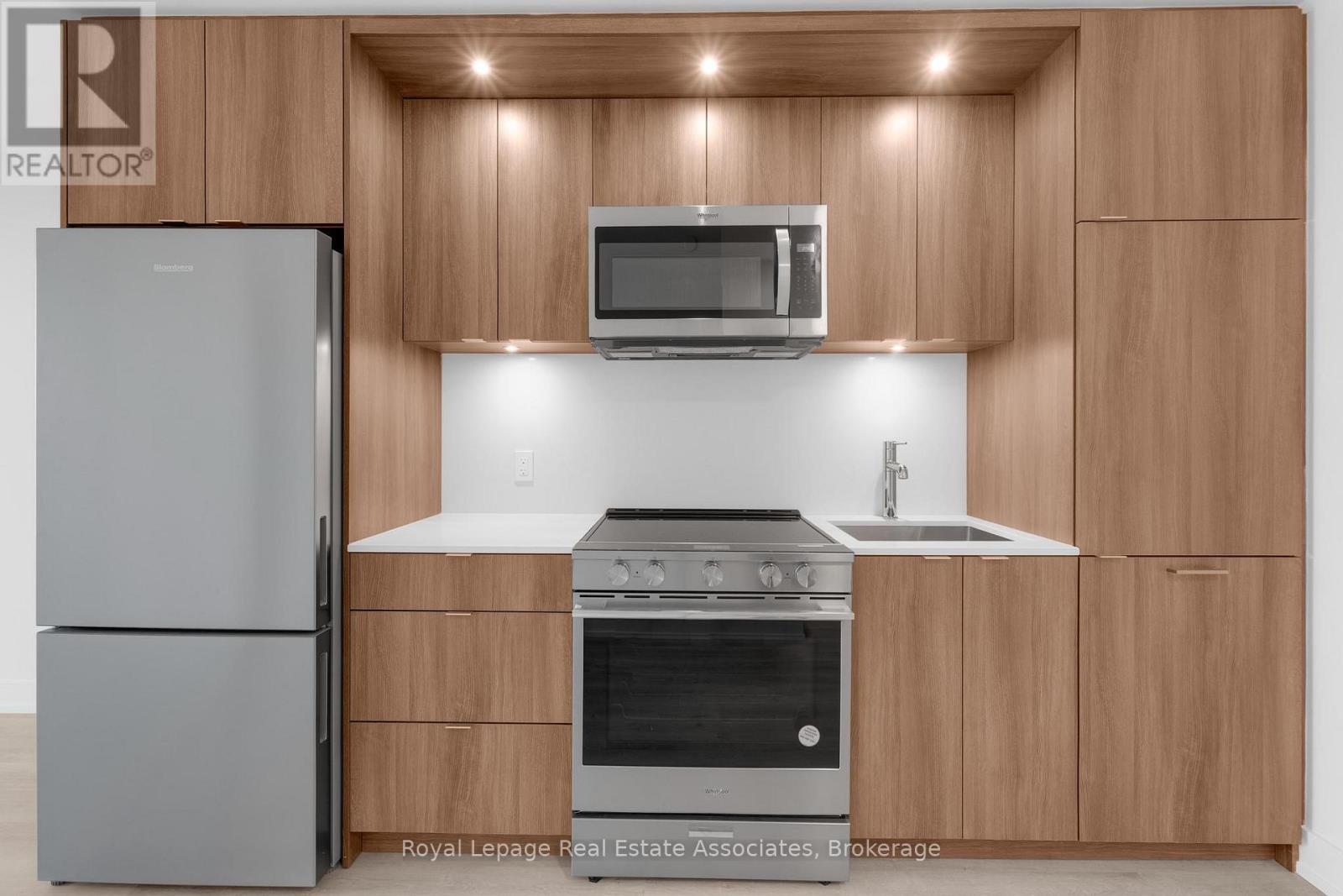 802 - 60 Central Park Roadway, Toronto, Ontario  M9A 3K1 - Photo 5 - W12563966