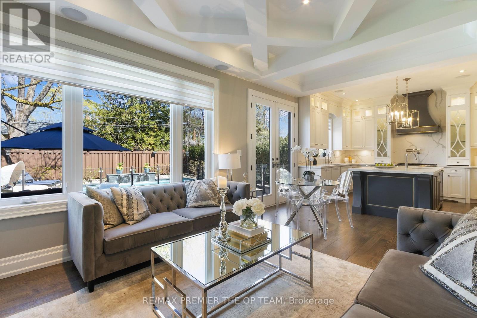 5 Storey Crescent, Toronto, Ontario  M9B 3C7 - Photo 12 - W12563968