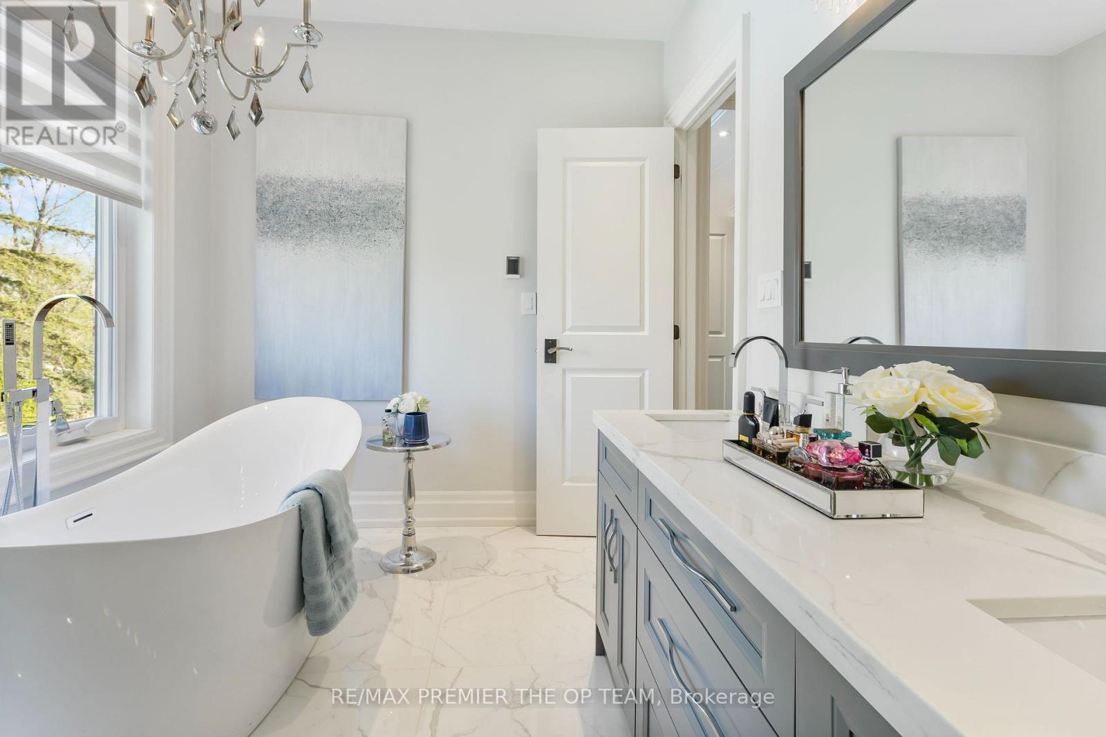 5 Storey Crescent, Toronto, Ontario  M9B 3C7 - Photo 17 - W12563968