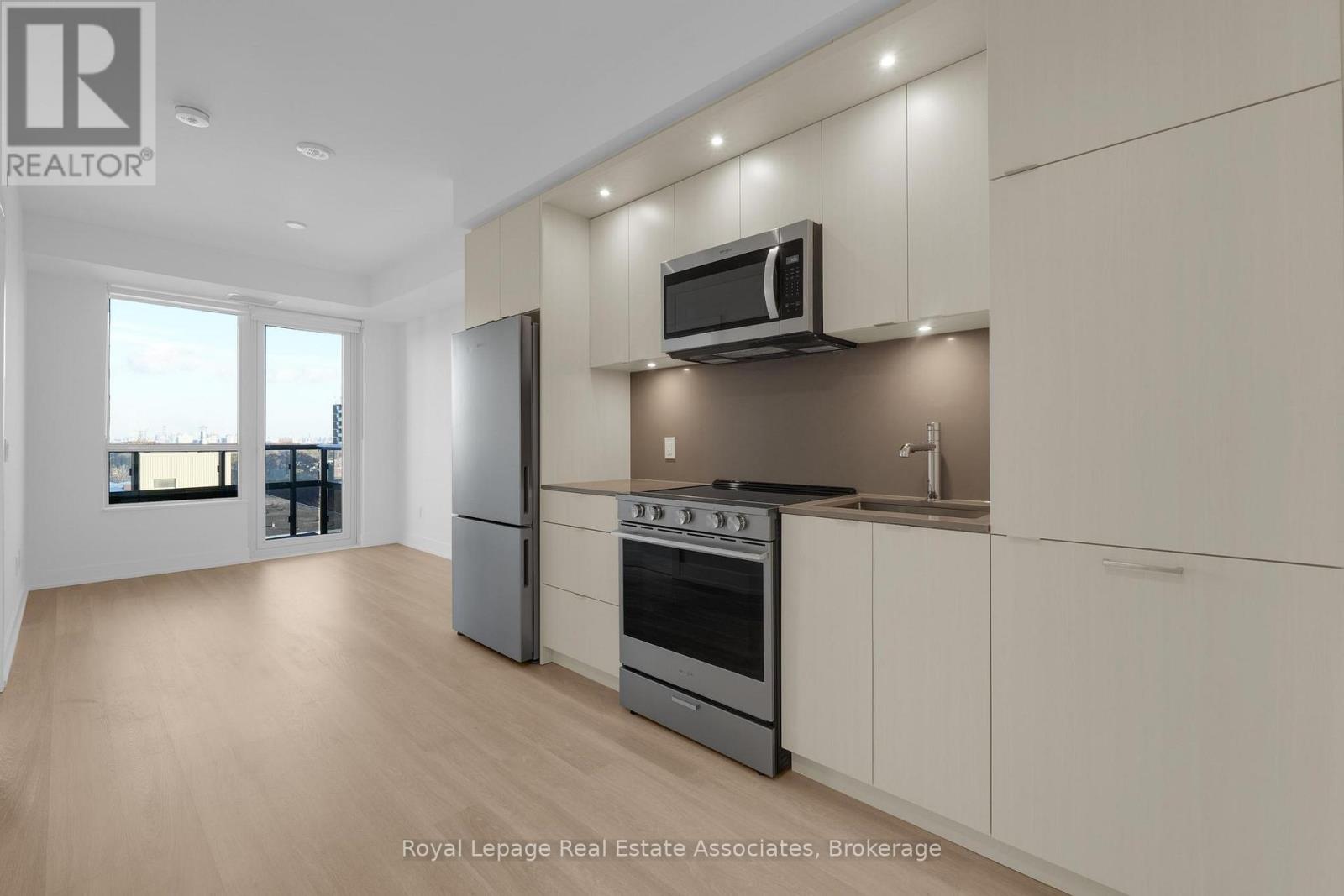 902 - 60 CENTRAL PARK ROADWAY, Toronto, Ontario