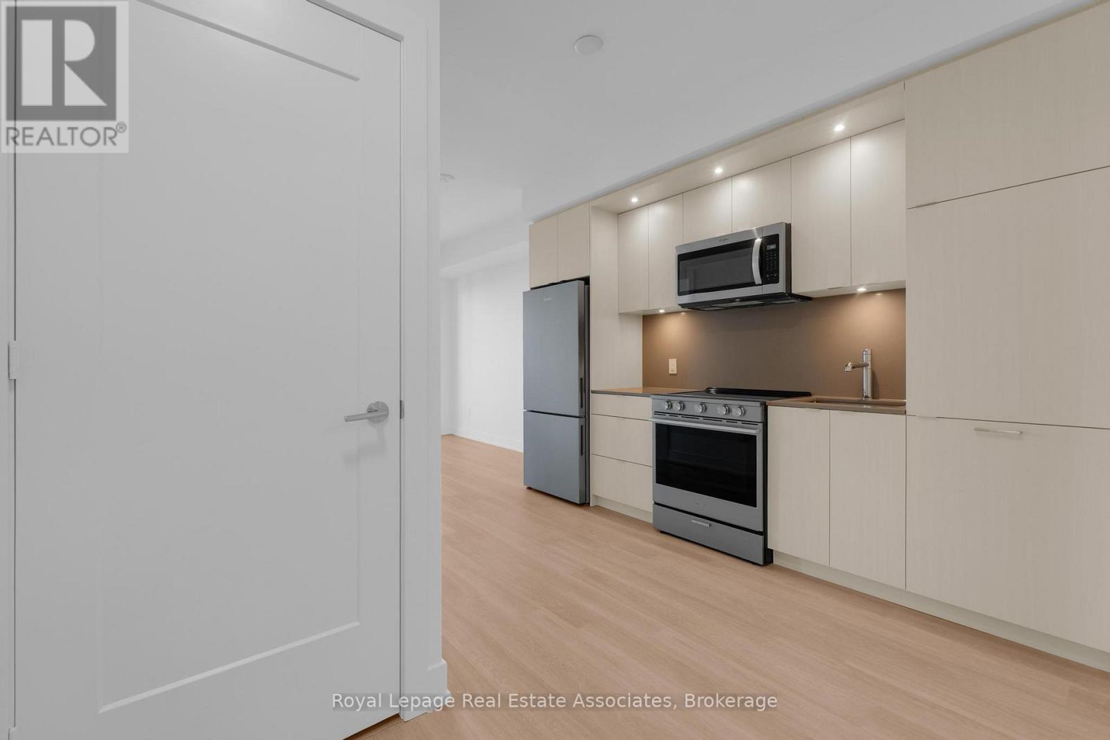 902 - 60 Central Park Roadway, Toronto, Ontario  M0A 3K1 - Photo 2 - W12563972