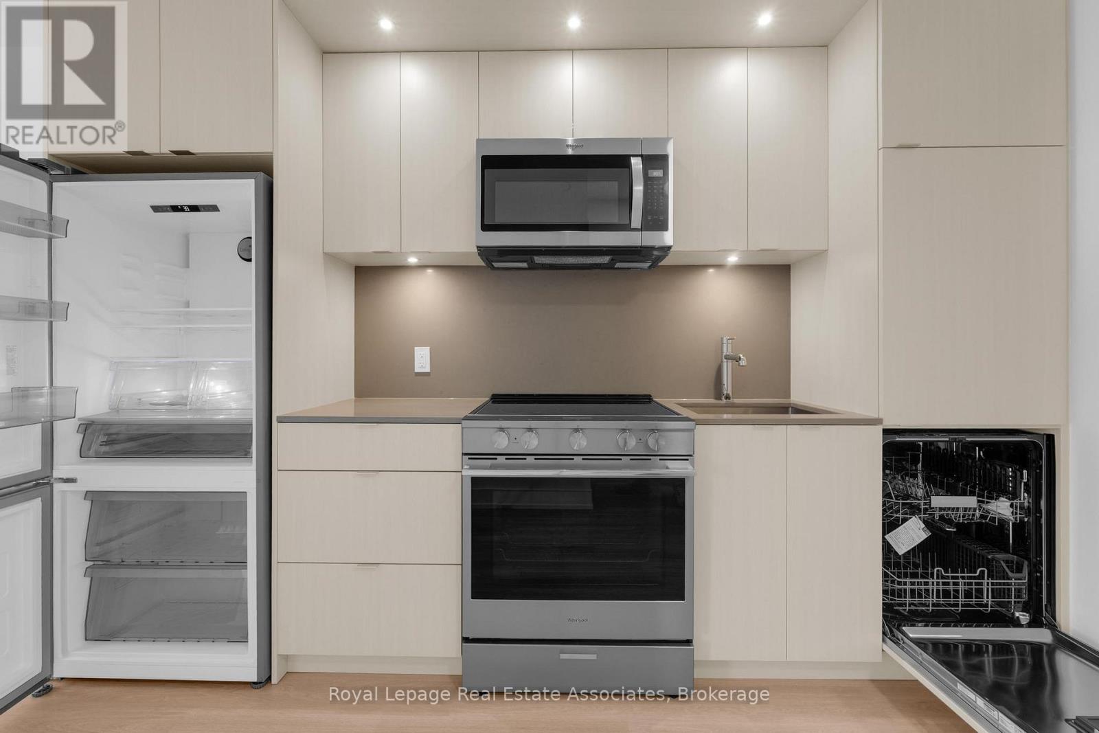 902 - 60 Central Park Roadway, Toronto, Ontario  M0A 3K1 - Photo 5 - W12563972