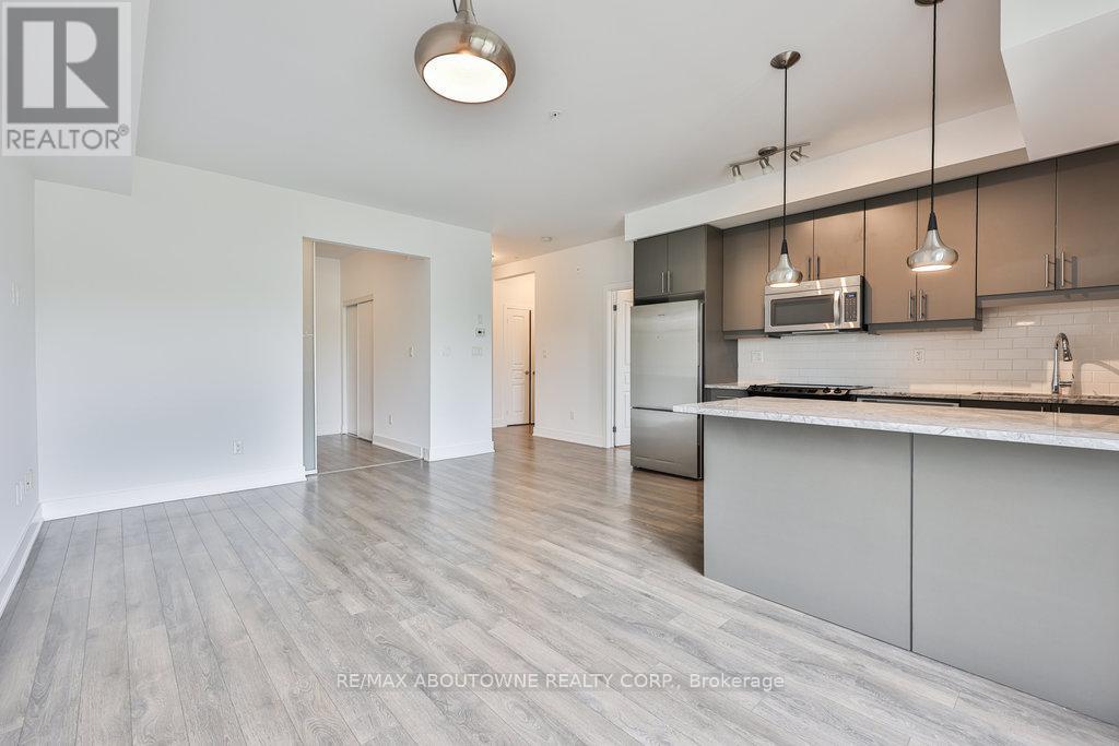 207 - 128 Garden Drive, Oakville, Ontario  L6K 2W5 - Photo 12 - W12563976