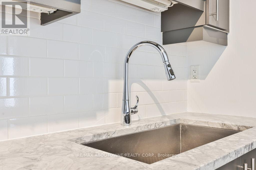 207 - 128 Garden Drive, Oakville, Ontario  L6K 2W5 - Photo 16 - W12563976