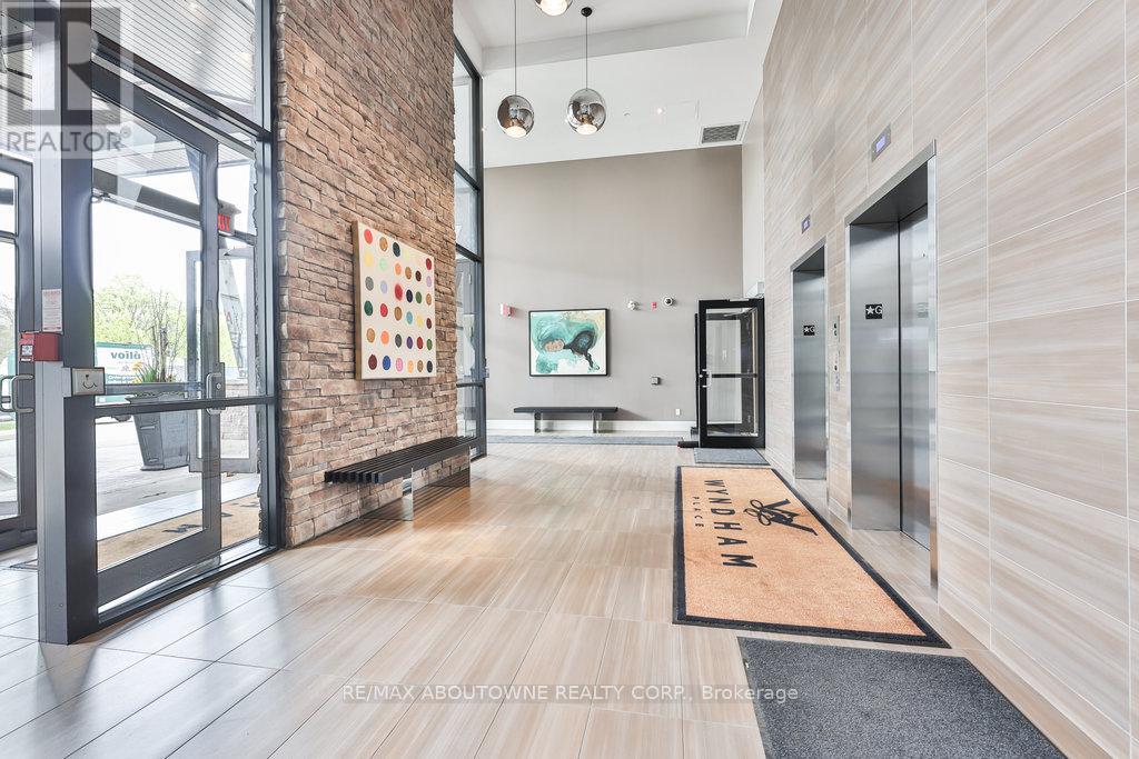 207 - 128 Garden Drive, Oakville, Ontario  L6K 2W5 - Photo 6 - W12563976