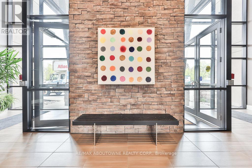 207 - 128 Garden Drive, Oakville, Ontario  L6K 2W5 - Photo 7 - W12563976