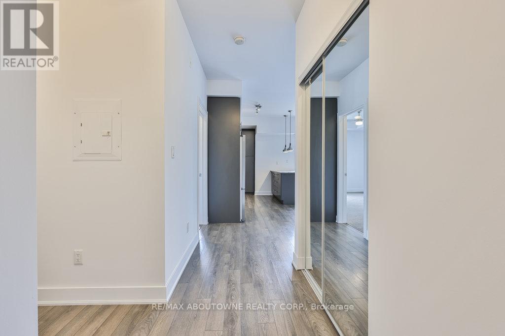 207 - 128 Garden Drive, Oakville, Ontario  L6K 2W5 - Photo 9 - W12563976