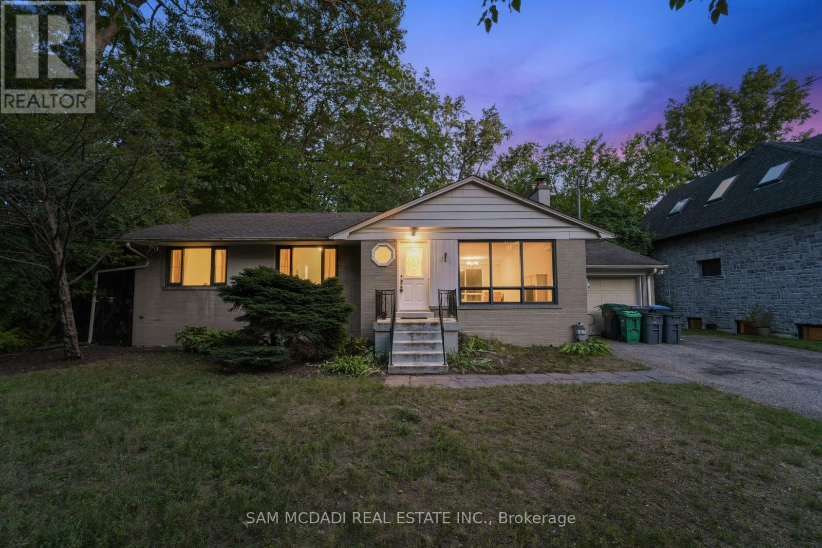 1302 MARTLEY DRIVE, Mississauga, Ontario