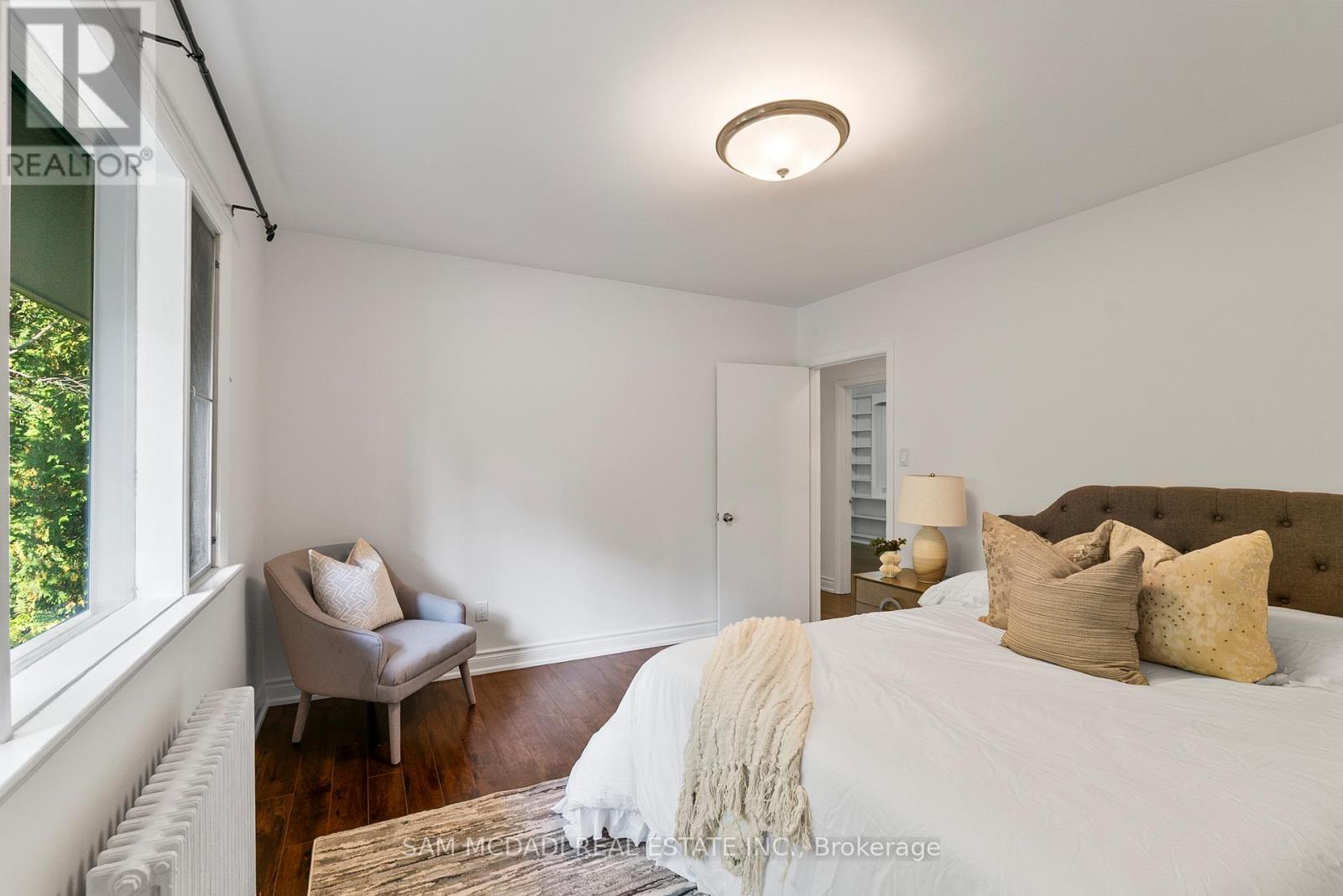 1302 Martley Drive, Mississauga, Ontario  L5H 1N9 - Photo 13 - W12563992