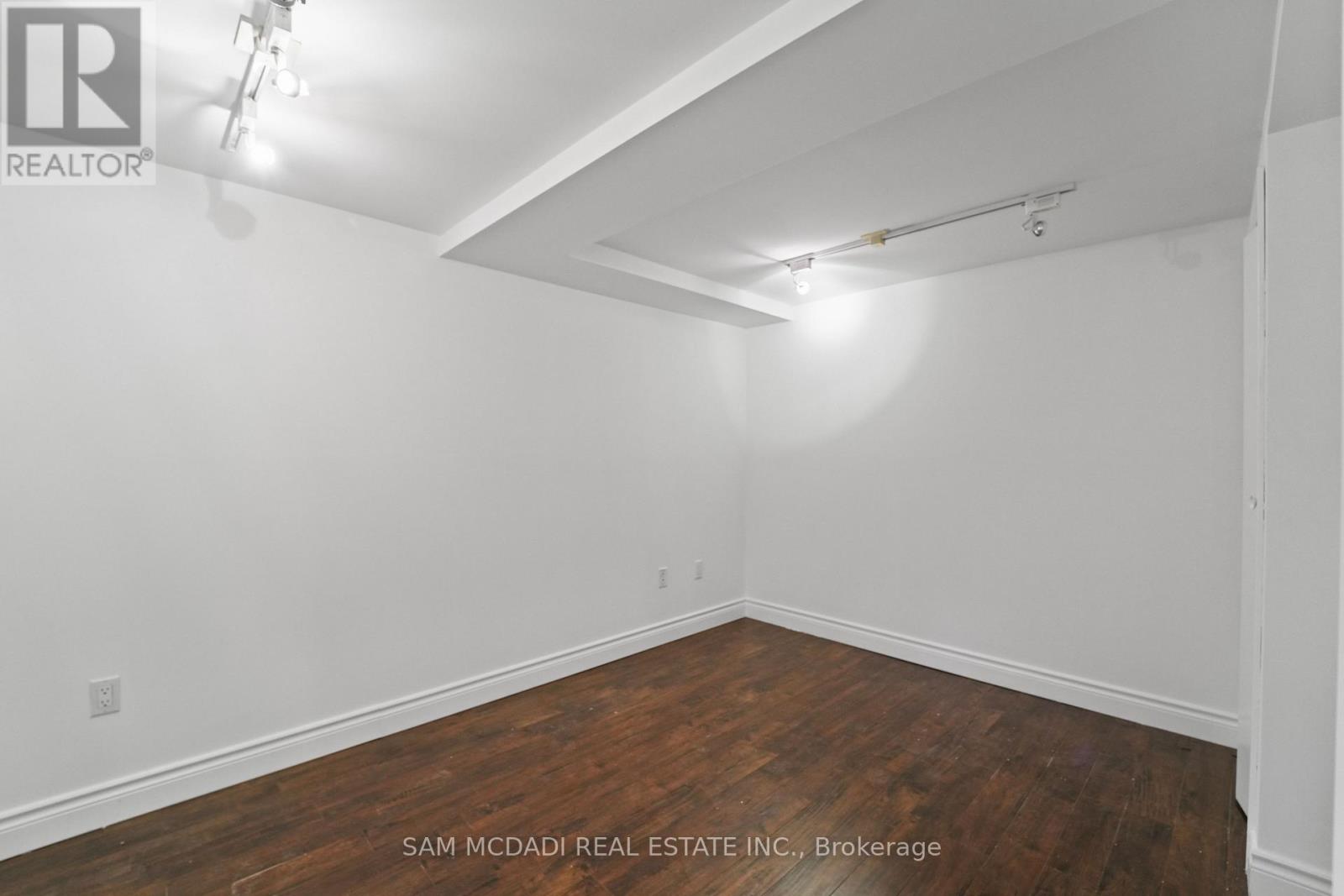 1302 Martley Drive, Mississauga, Ontario  L5H 1N9 - Photo 27 - W12563992