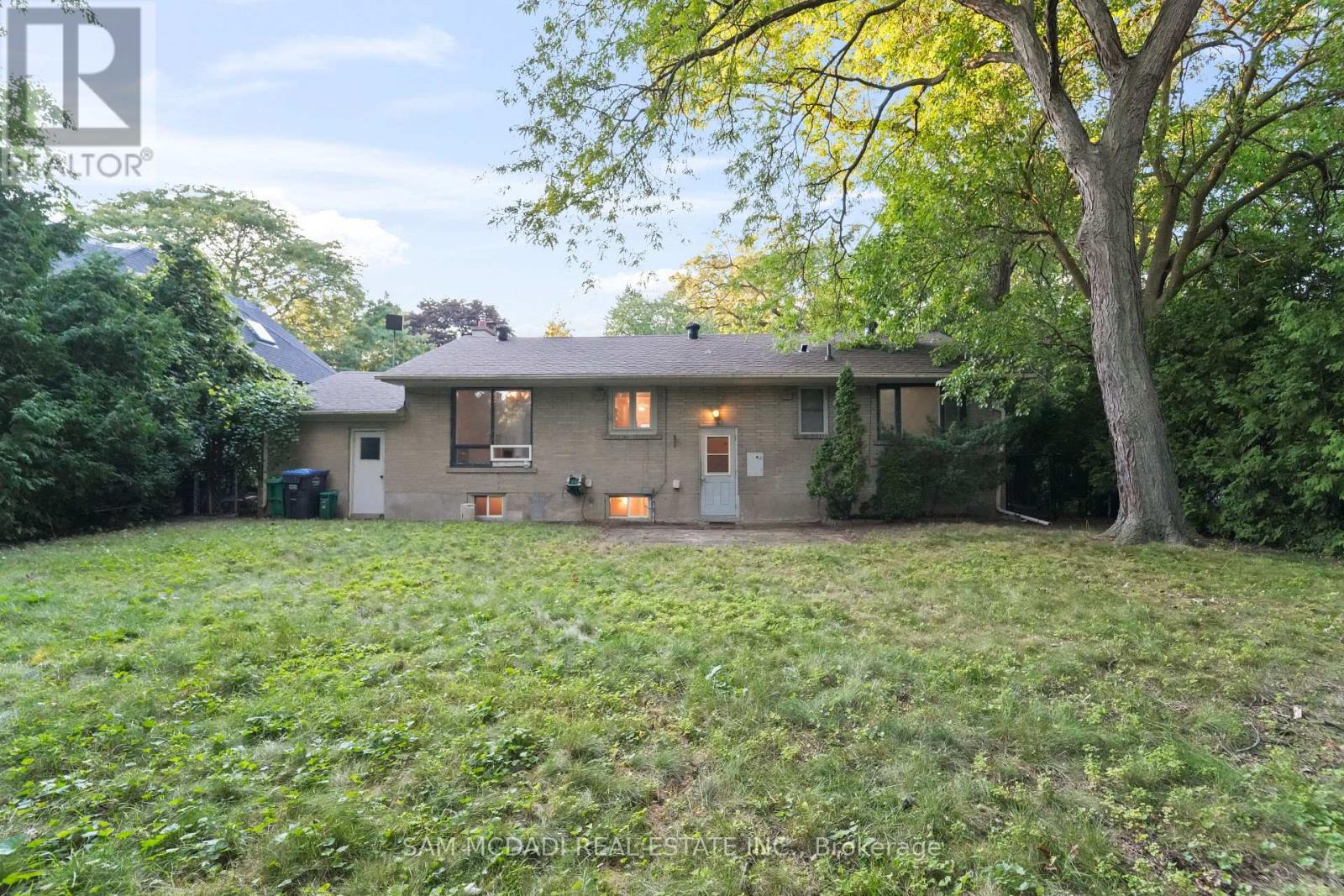 1302 Martley Drive, Mississauga, Ontario  L5H 1N9 - Photo 28 - W12563992