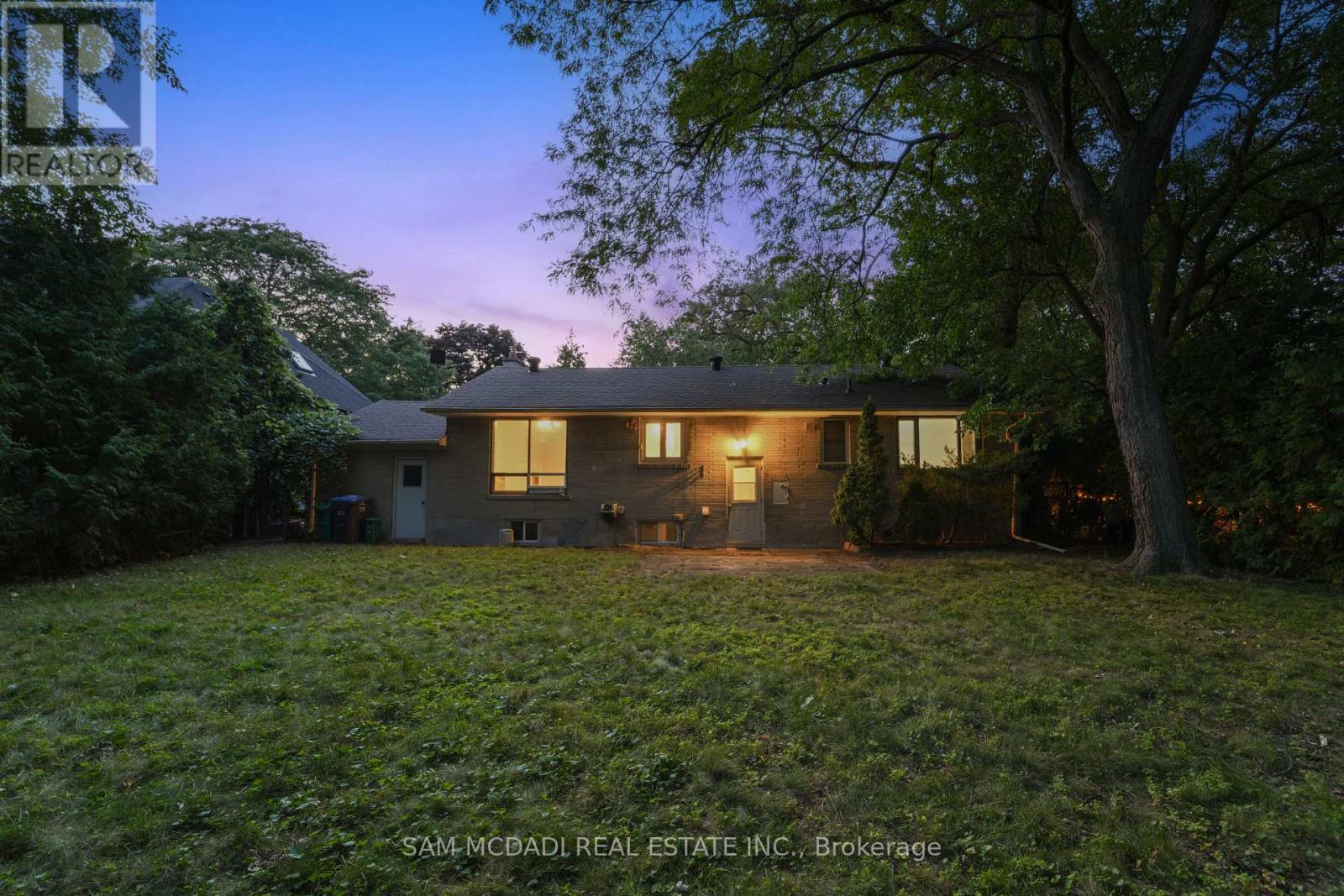 1302 Martley Drive, Mississauga, Ontario  L5H 1N9 - Photo 29 - W12563992