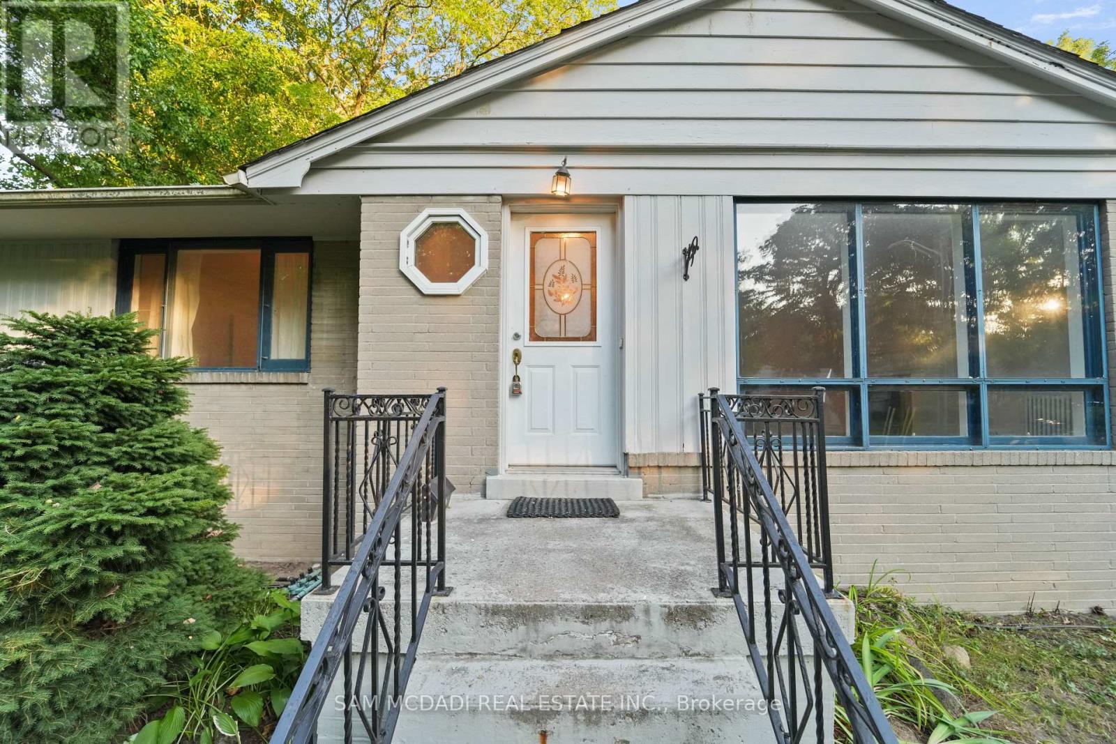 1302 Martley Drive, Mississauga, Ontario  L5H 1N9 - Photo 31 - W12563992